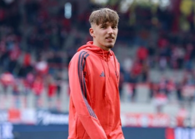 Karl : Être sélectionné dans l'équipe nationale allemande des moins de 21 ans revêt une grande importance. Messi est mon idole d'enfance