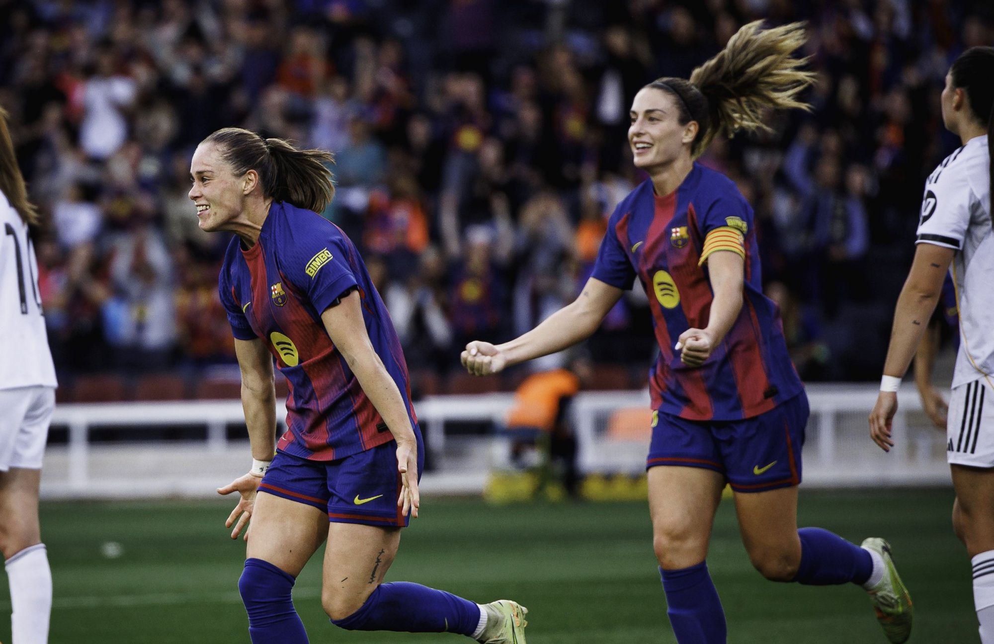 L'équipe féminine de football de Barcelone a battu l'équipe féminine de football du Real Madrid 4-0, Pacior a réalisé un double but et les joueuses de réserve de Bonmati ont apporté leur contribution