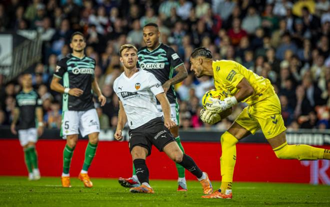 Beltran, l'attaquant de Valence : Certains disent que nous voulons nous débarrasser de l'entraîneur, ce qui est tout simplement incroyable