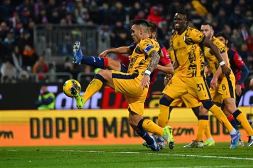 Cagliari contre Inter Milan