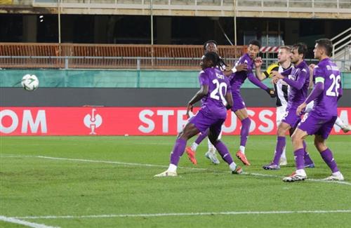 Fiorentina contre Lars Klinz