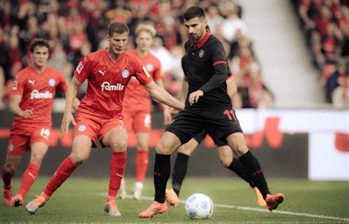 Bayer Leverkusen contre Kiel Holstein