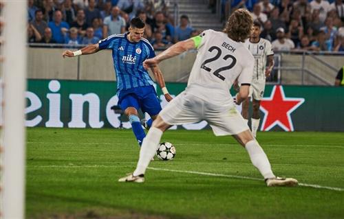 Tableau de bord Slovan Bratislava vs Midtjylland