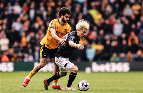 Loups contre Luton Town