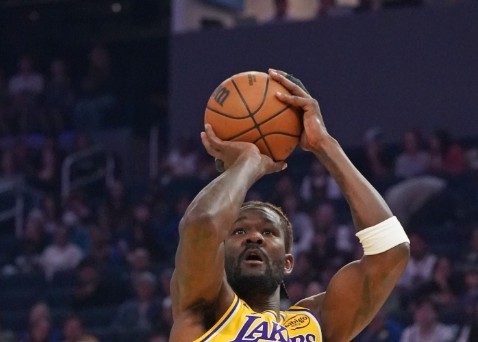 Cette bataille supprime Bunyama Yama ! Ayton a marqué 22 points sur 9 tirs sur 13 et a saisi 10 rebonds.