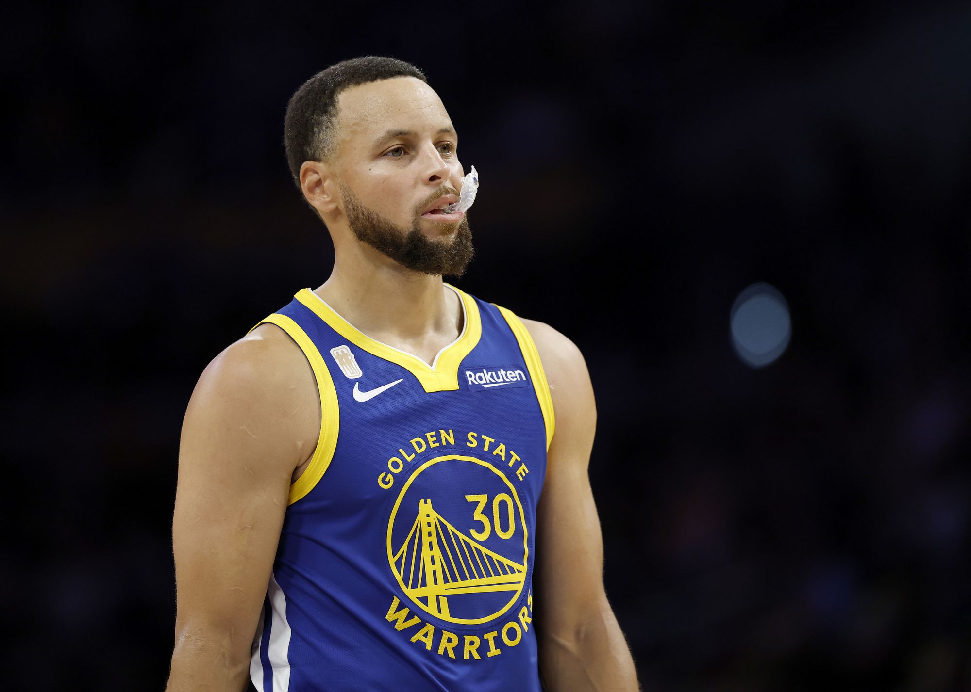 Curry a marqué 22 points au troisième quart-temps, se classant au premier rang de l'histoire avec 43 points de 20+ en un seul quart-temps au cours de sa carrière.