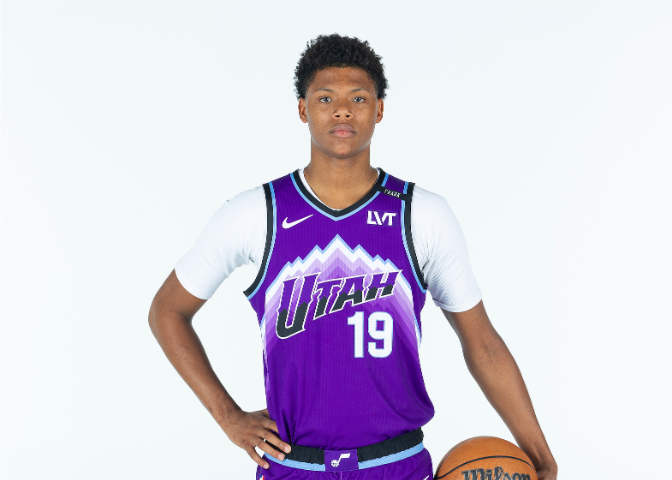 Un sommet en carrière! Ace Bailey a commencé le match et a marqué 20 points pour mener l'équipe à la victoire.