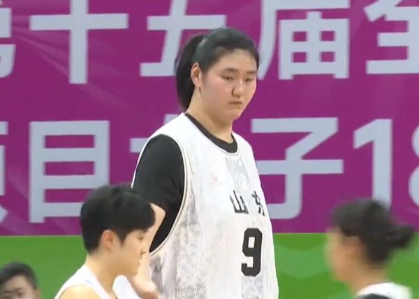 Zhang Ziyu a marqué 31 points et récupéré 10 rebonds pour aider le Shandong à remporter le championnat de basket-ball féminin U18 des Jeux nationaux